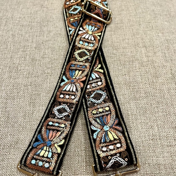 Embroidered Crossbody Bag Strap with Gold Hardware - Picture 4 of 6